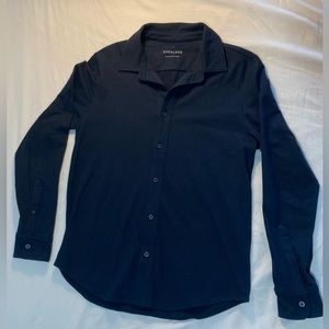 Everlane men’s performance button up, size small. Pre-owned, great condition!